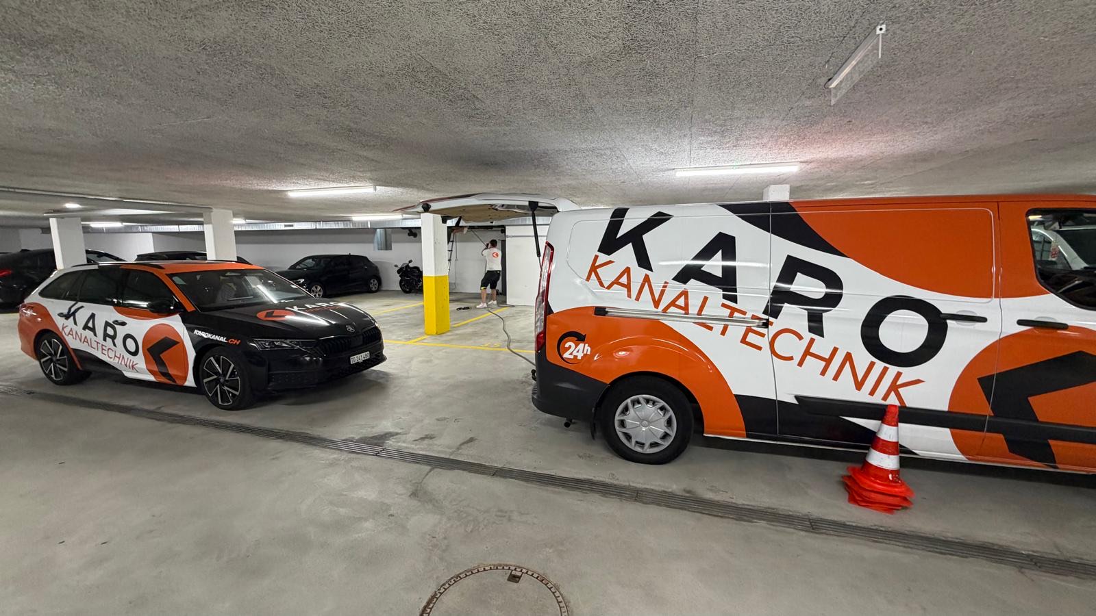 Karo-Fahrzeugflotte im Einsatz in einer Tiefgarage
